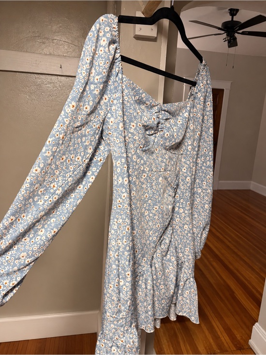 Dresses & Skirts - Blue Floral Mini Long Sleeve Dress Size